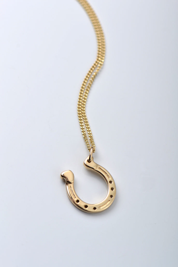 Horseshoe pendant in 9ct yellow gold - Unforgettable Jewellery
