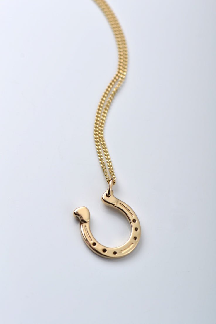 Horseshoe pendant in 9ct yellow gold - NecklacesChristine Sadler