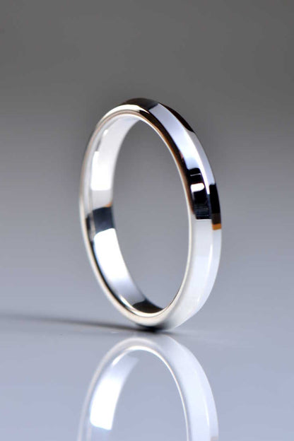 Knife edge wedding ring