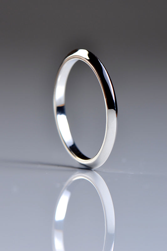 Knife edge wedding ring