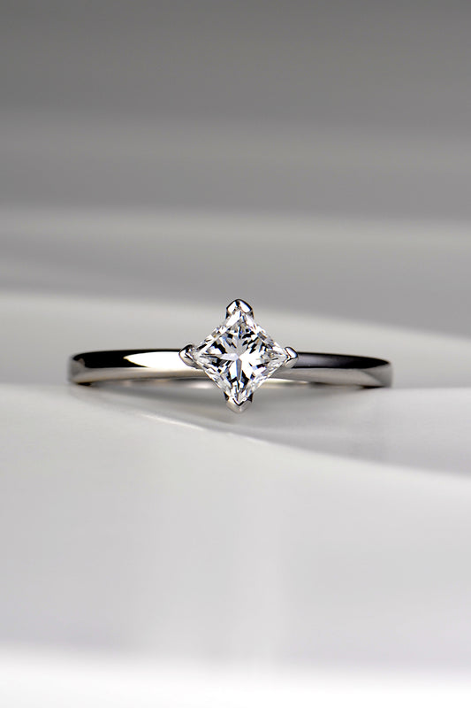 Princess cut diamond engagement ring