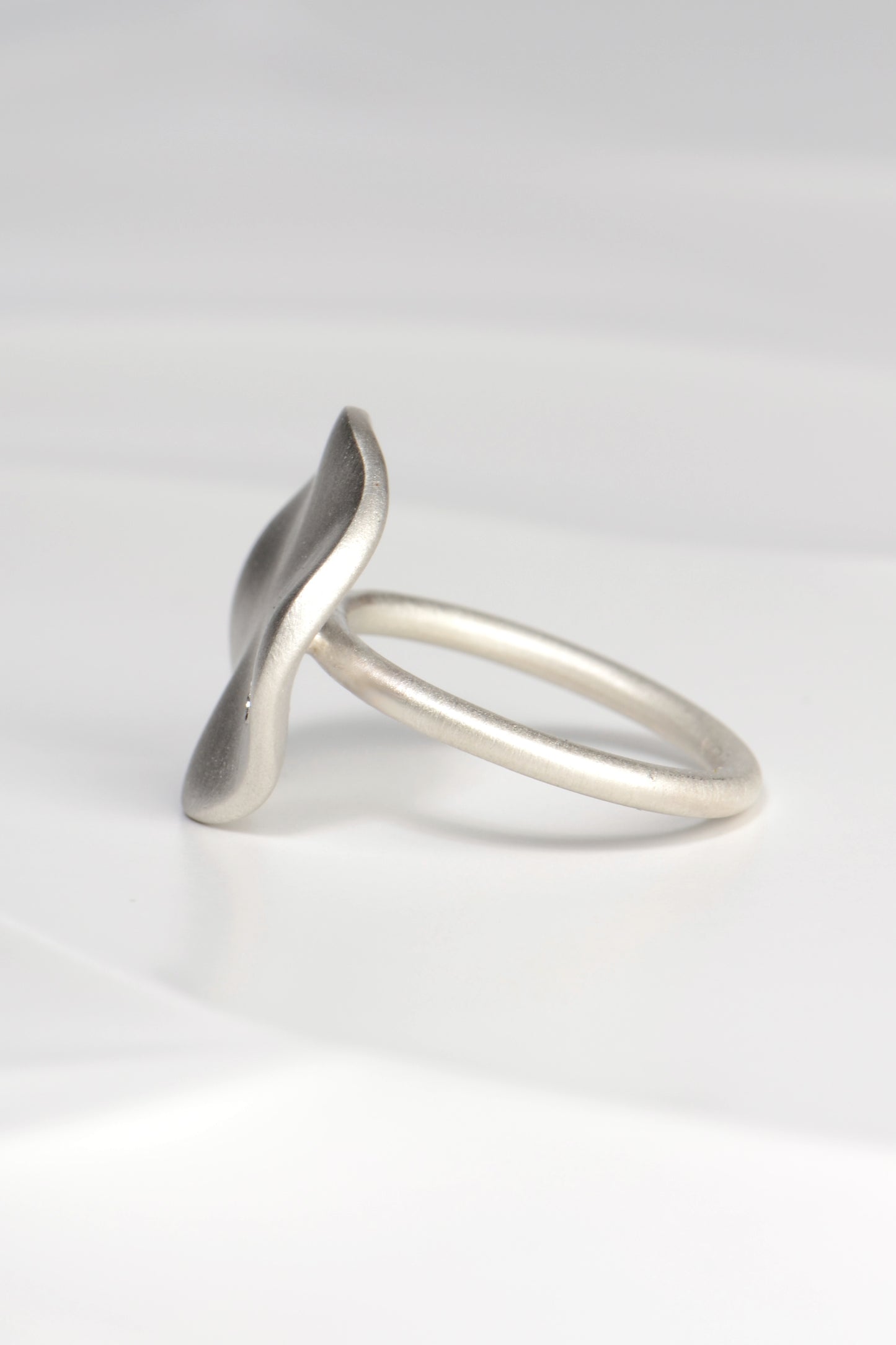 Ripple silver diamond ring