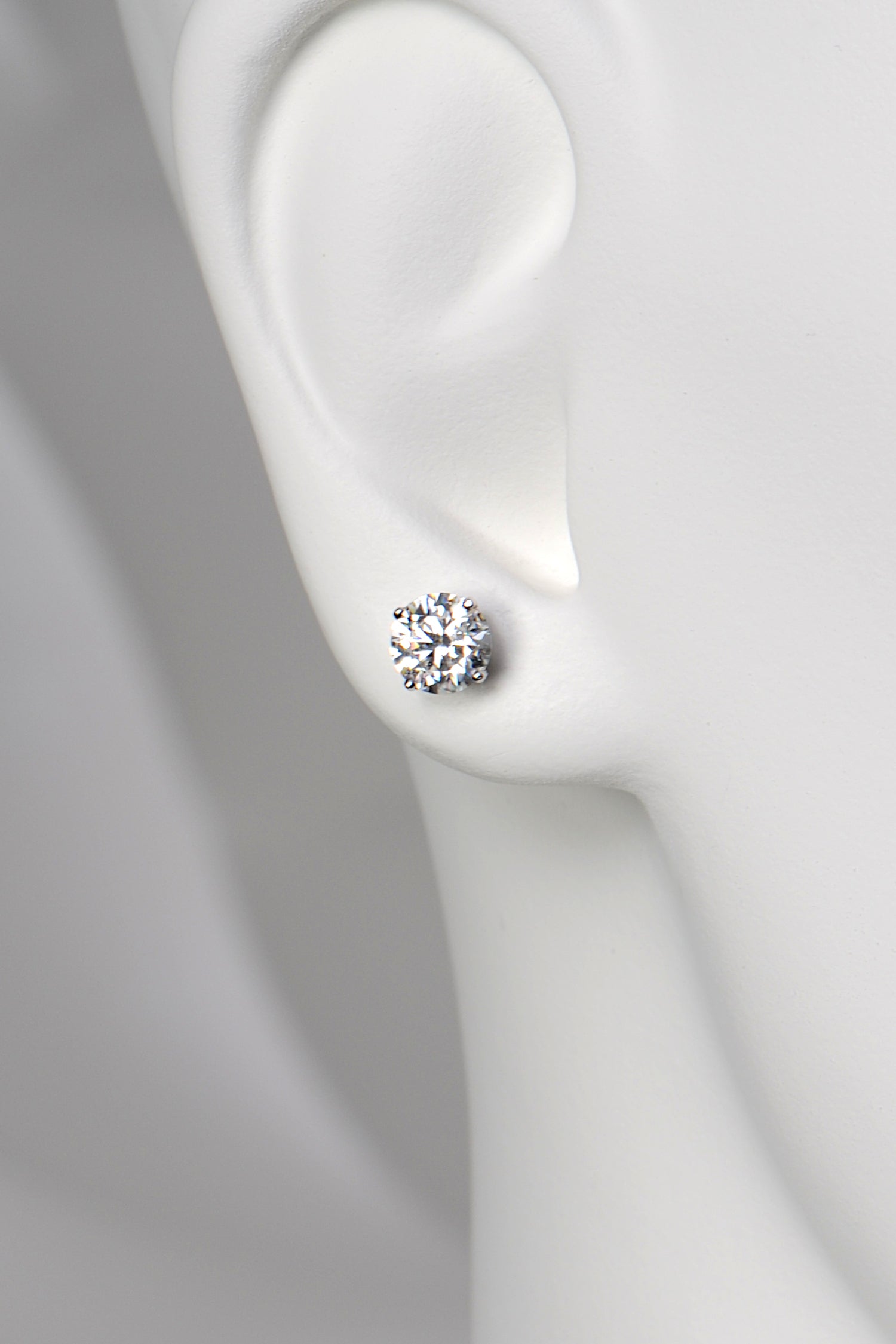 one carat size diamond earrings