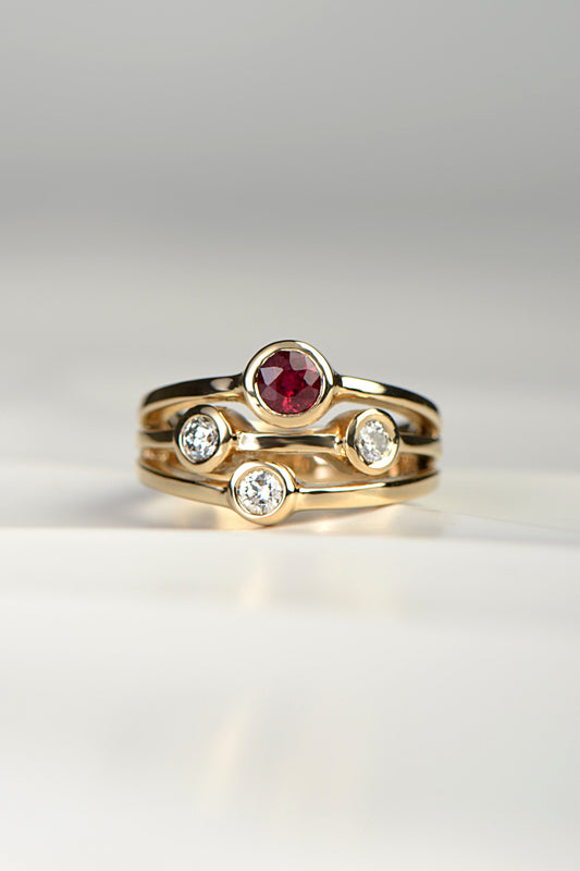 Ruby and diamond ring in 9ct yellow gold