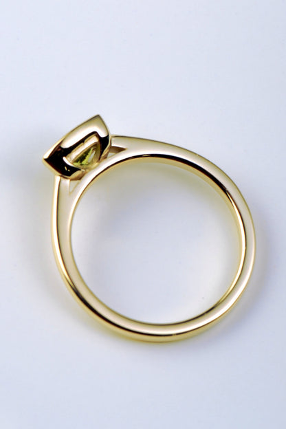Slingshot peridot trillion ring in 9ct yellow gold