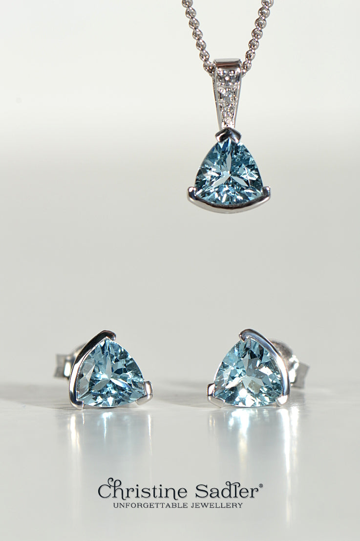 Slingshot pendant and earring set in aquamarine