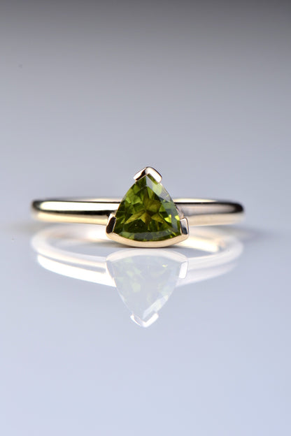 Slingshot peridot trillion ring in 9ct yellow gold