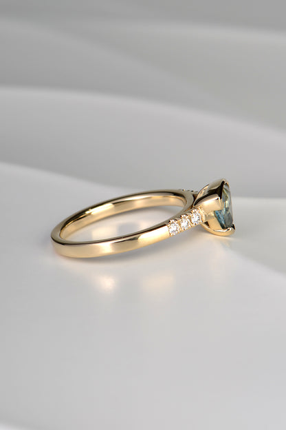 Slingshot ring with aquamarine and diamond