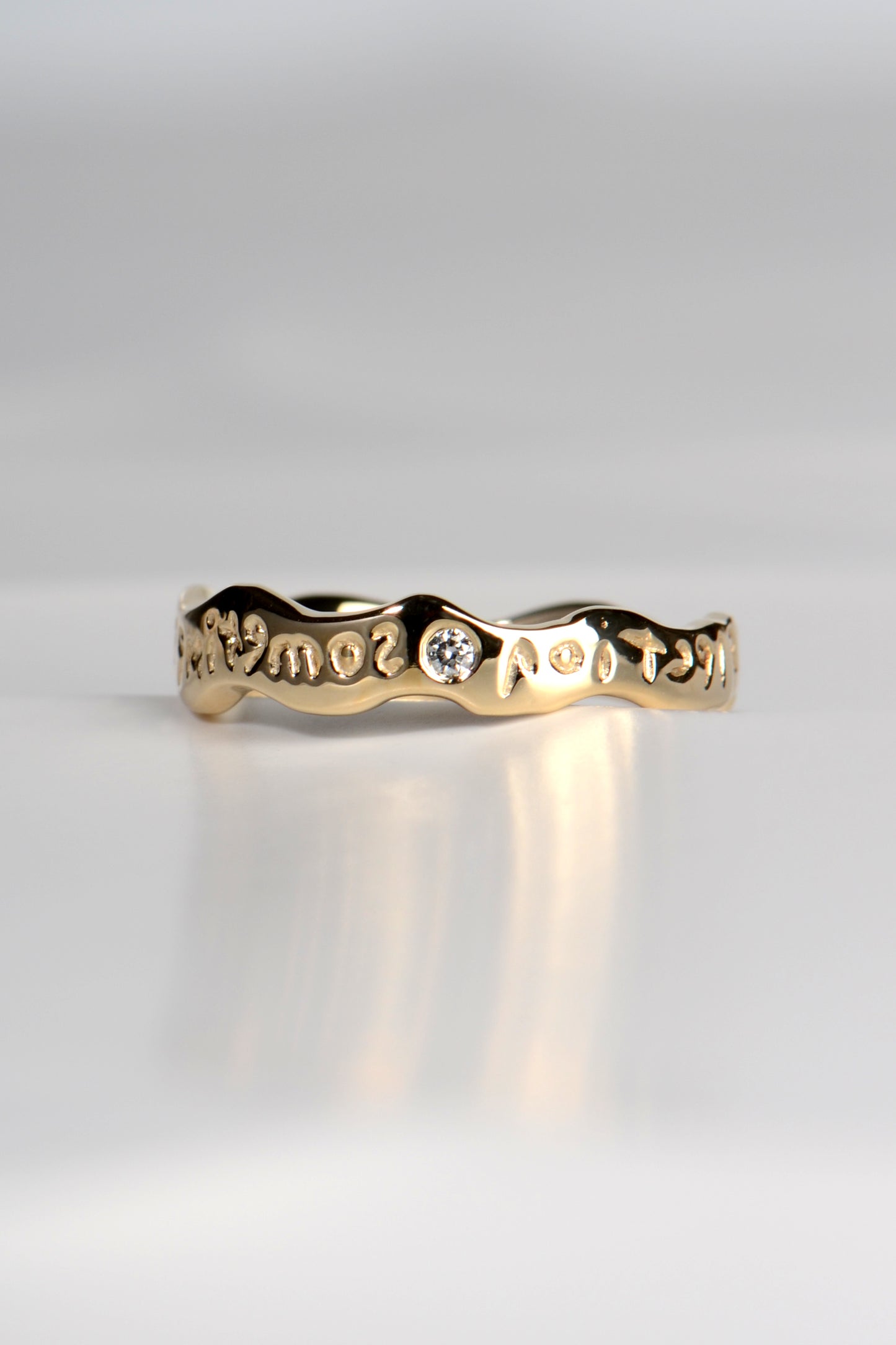 Gold reflection ring with diamond